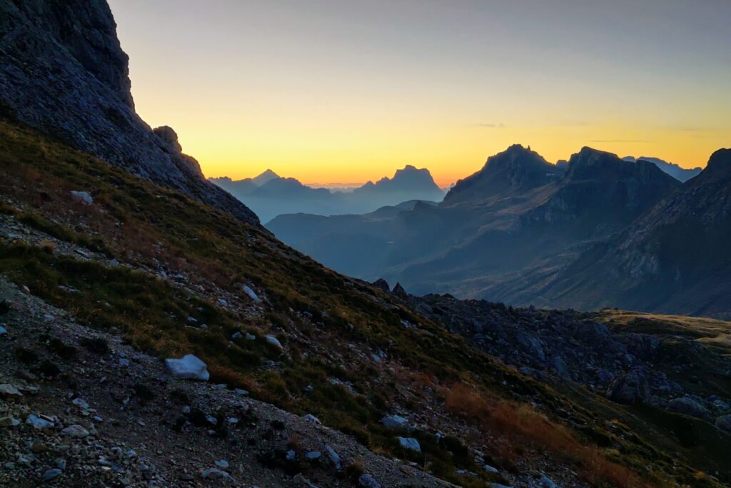 Sonnenuntergang vom Piz Pordoi Dolomiten während den Gleitschirmferien